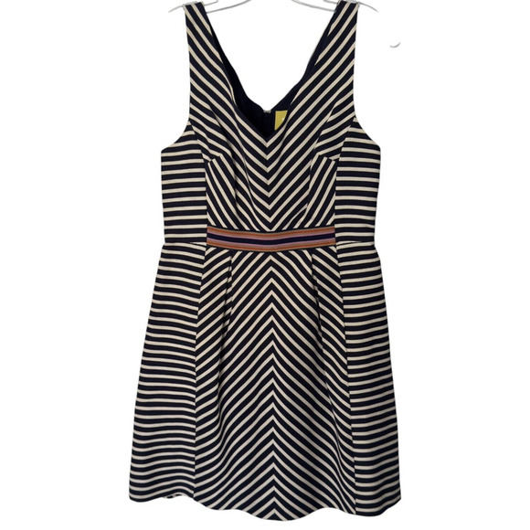 Maeve Anthropologie Chevron Mitered Stripe Knee Length Dress Size 10 - Picture 2 of 10